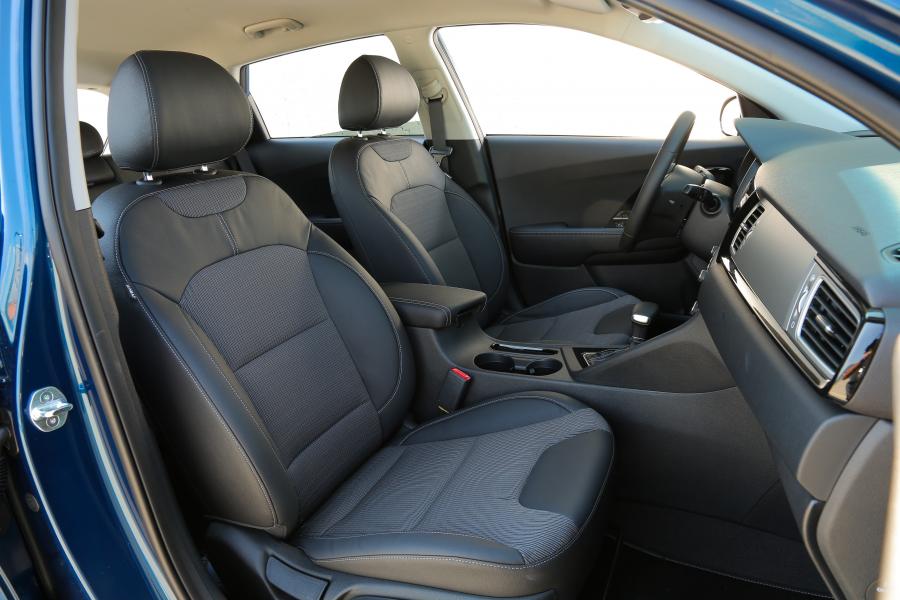 Интерьер Kia Niro 2016 года  (WW) (фото 36 из 40)